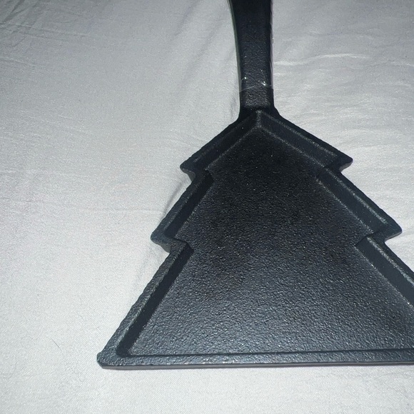 Cast Iron Christmas Tree Cookie or Pancake Mold Brand New Skillet Black - Picture 2 of 5